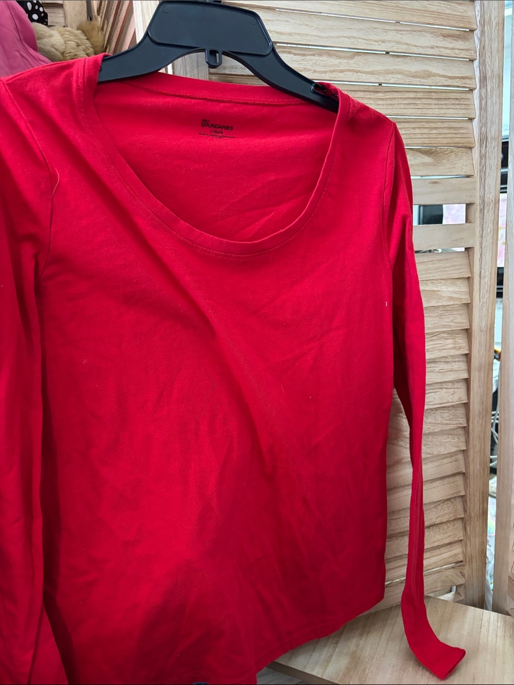 No Boundaries Red Long-Sleeve Scoop Neck Top Large